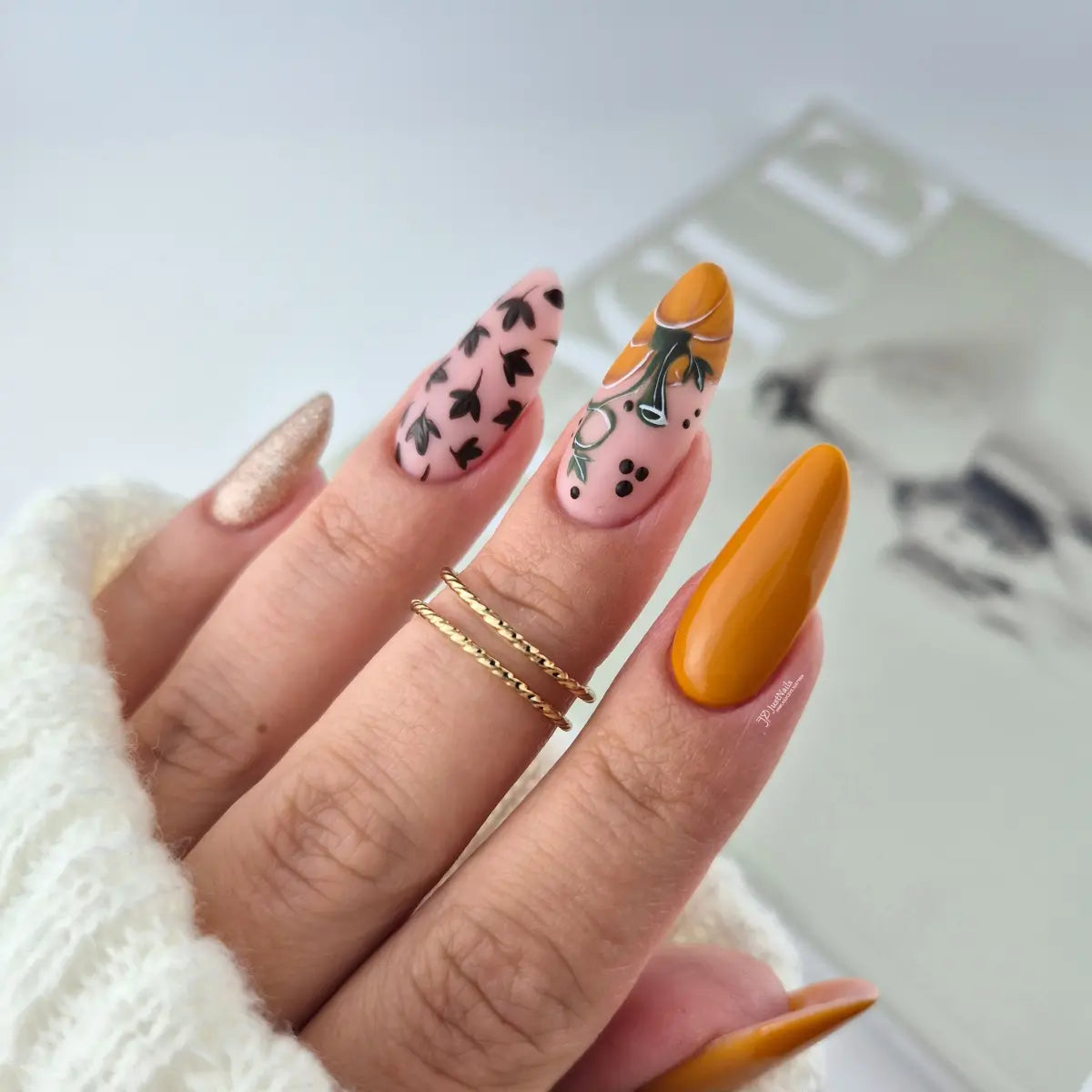 Yoshi Late Yellow 317 Gel Polish 6ml