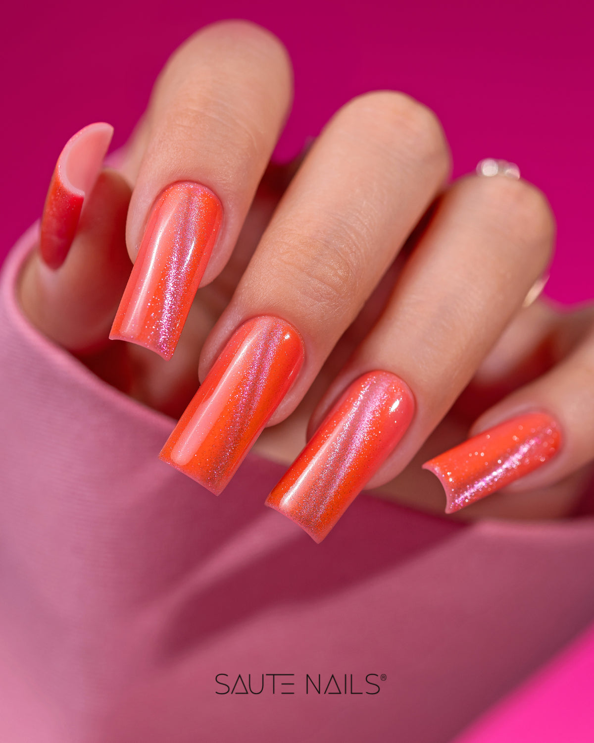 Saute Nails Cat Eye Effect UV/LED Hybrid Gel Polish - E06
