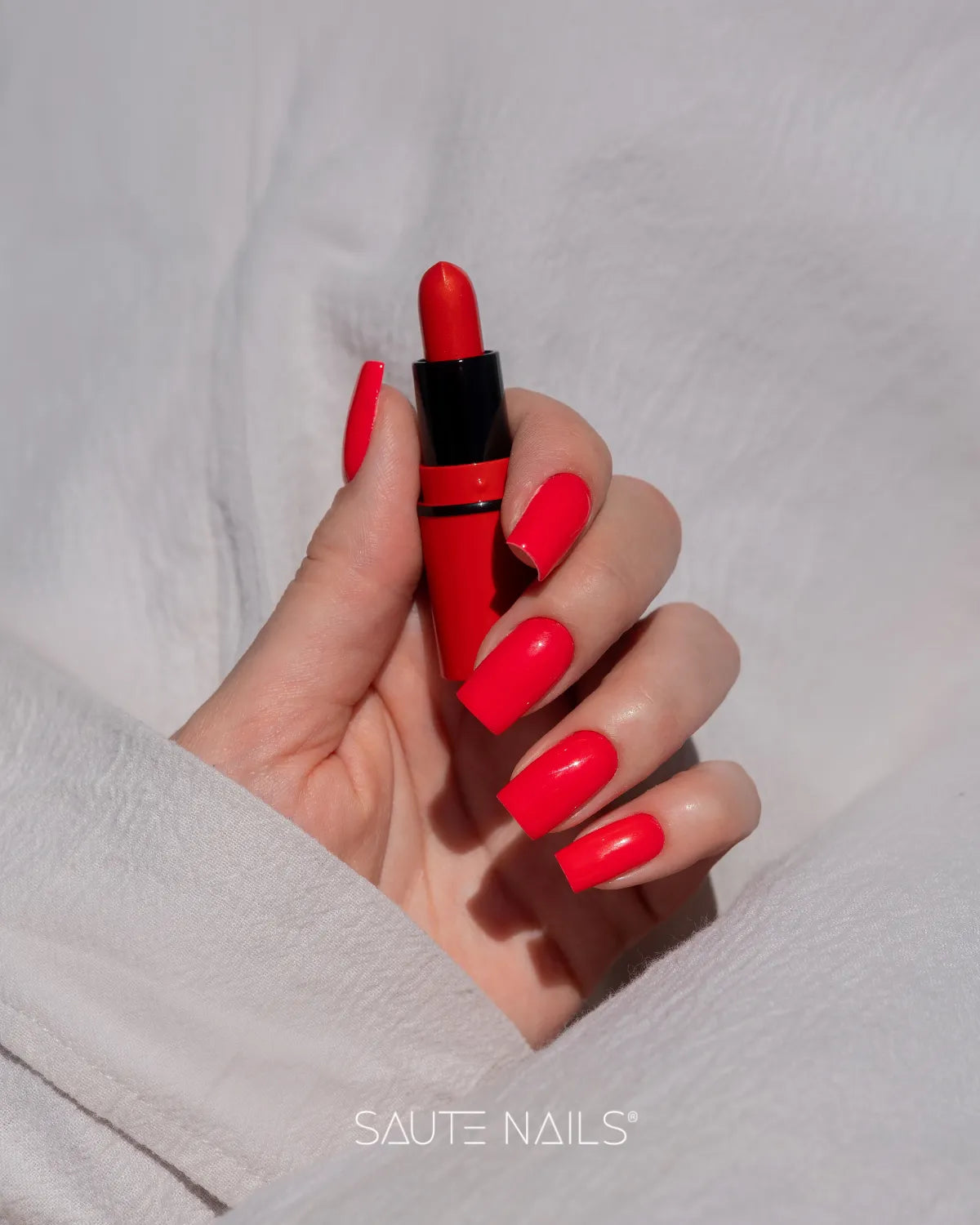 Saute Nails UV/LED Hybrid Gel Polish - Red Light Baby 8ml